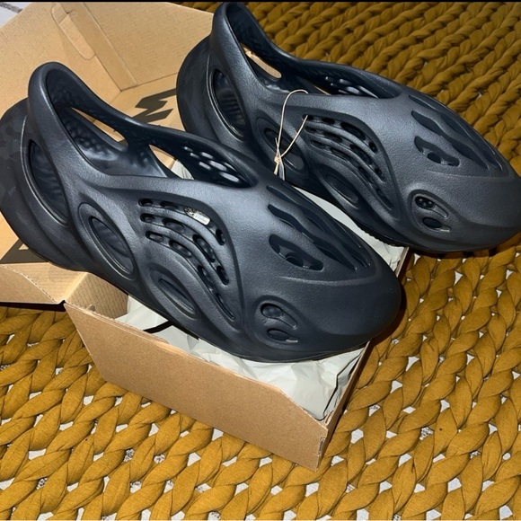 Yeezy Foam Runner - Picture 3 of 8